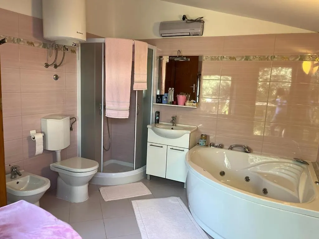 Nonna Alida Villa Pula 0*,  Croatia