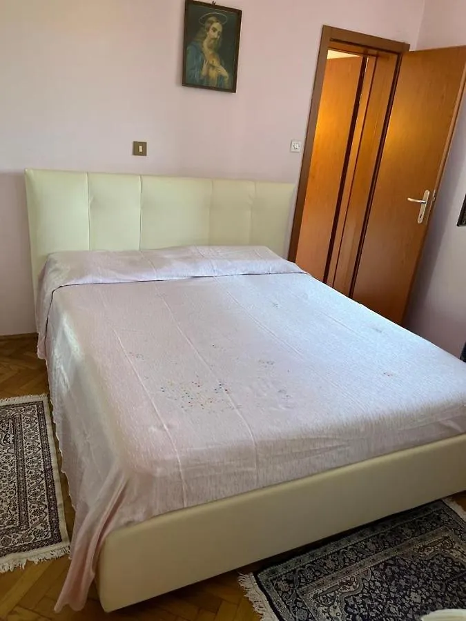 Nonna Alida Villa Pula 0*,
