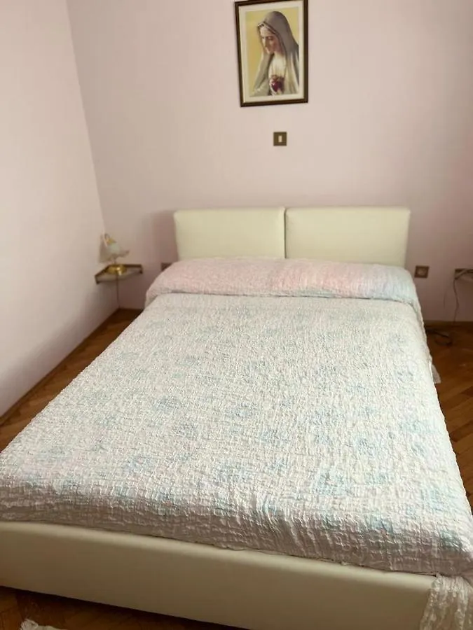 Nonna Alida Villa Pula 0*,  Croatia