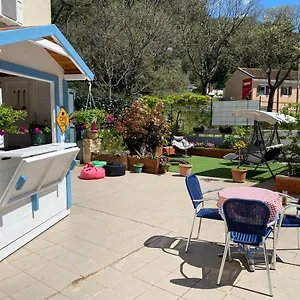 Auberge de jeunesse Crazy House, Pula