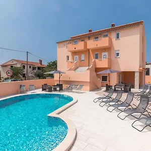 Appartement Car, Pula